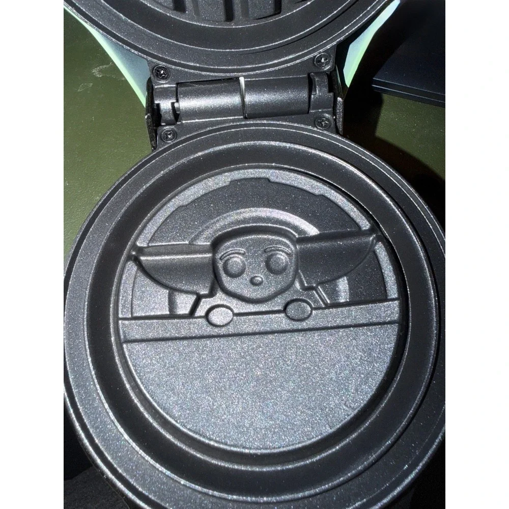 Star Wars The Child‎ Baby Yoda Mini Waffle Maker Nonstick Plates